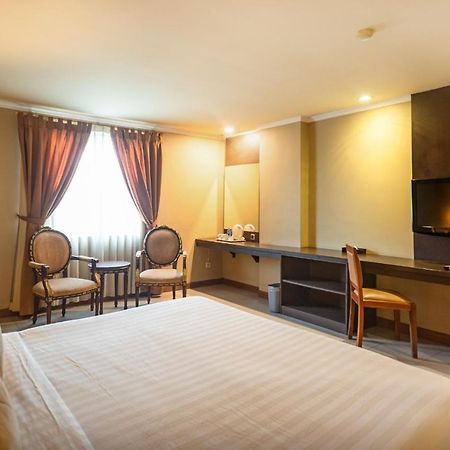 Olympic Hotel Jakarta Buitenkant foto