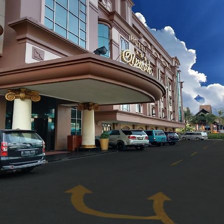 Olympic Hotel Jakarta Buitenkant foto