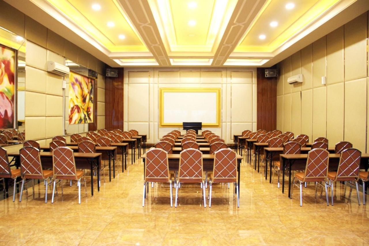 Olympic Hotel Jakarta Buitenkant foto