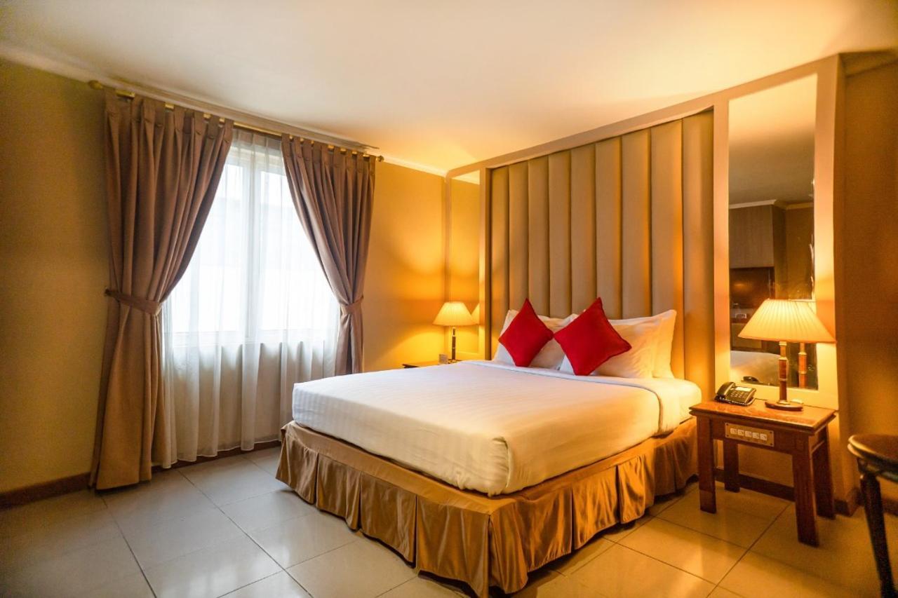 Olympic Hotel Jakarta Buitenkant foto