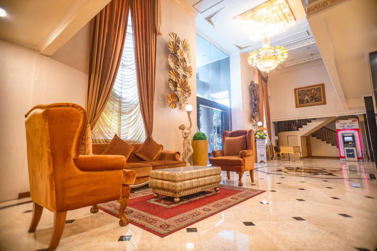 Olympic Hotel Jakarta Buitenkant foto