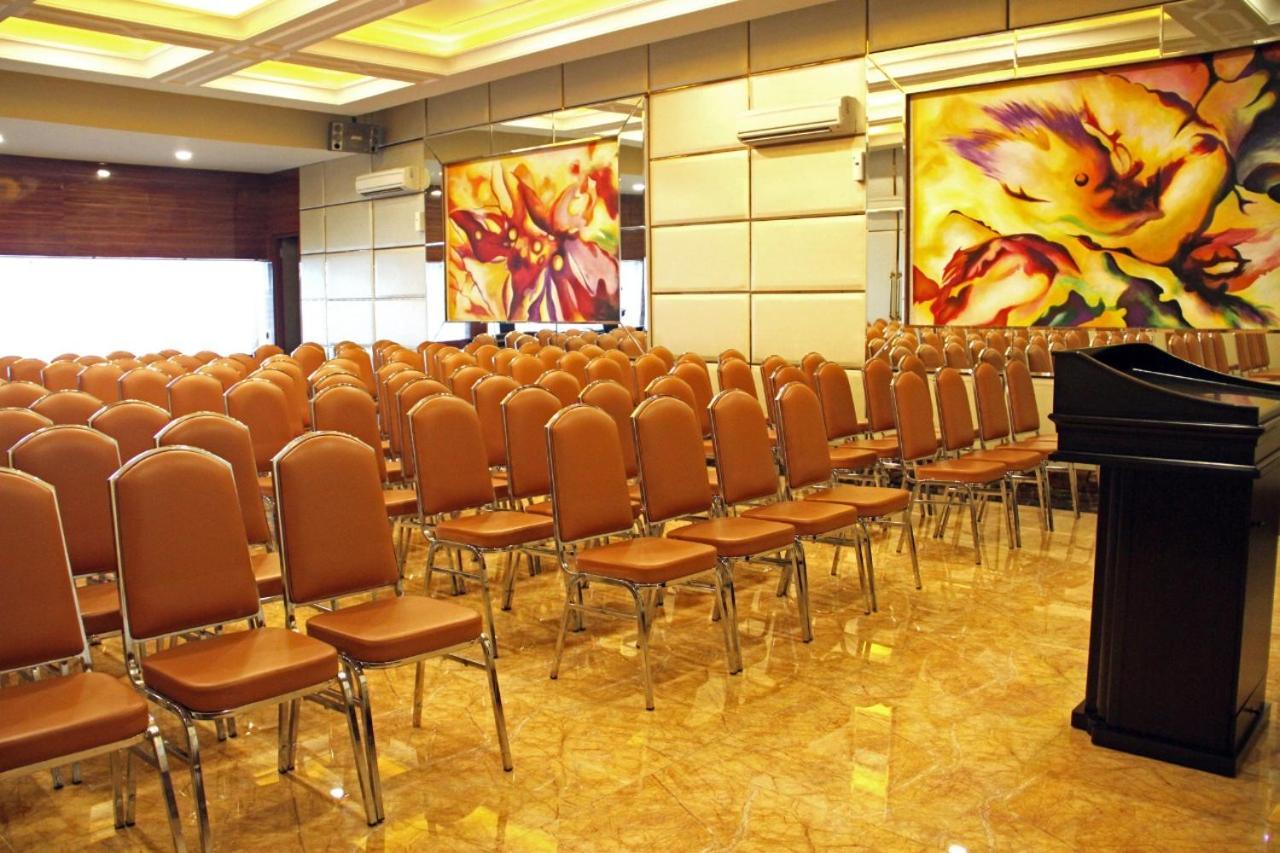 Olympic Hotel Jakarta Buitenkant foto