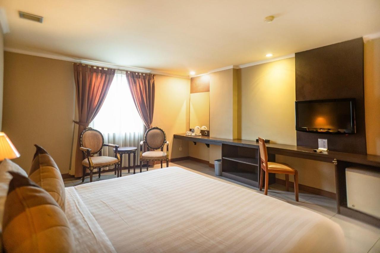 Olympic Hotel Jakarta Buitenkant foto