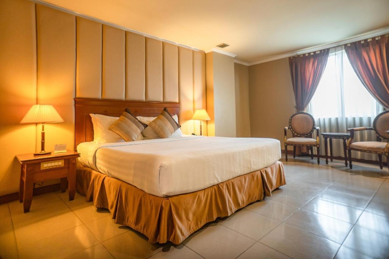 Olympic Hotel Jakarta Buitenkant foto