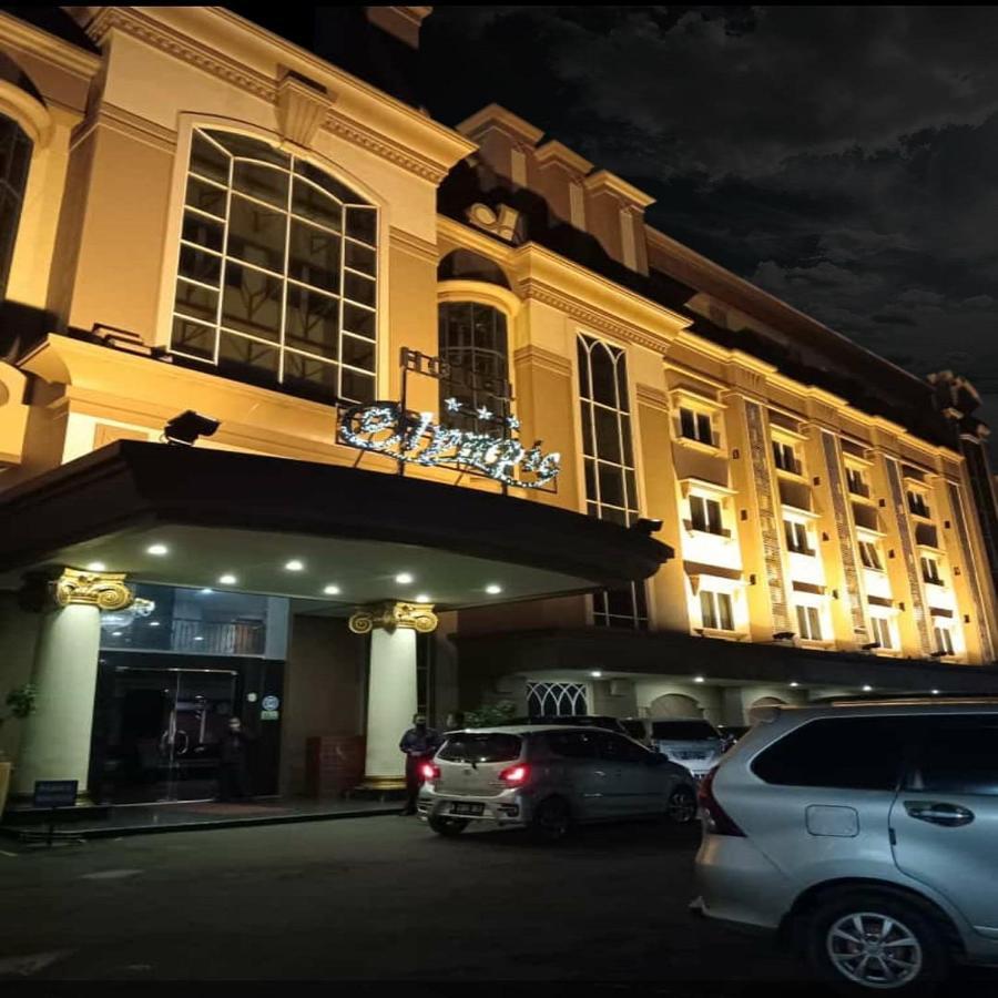 Olympic Hotel Jakarta Buitenkant foto