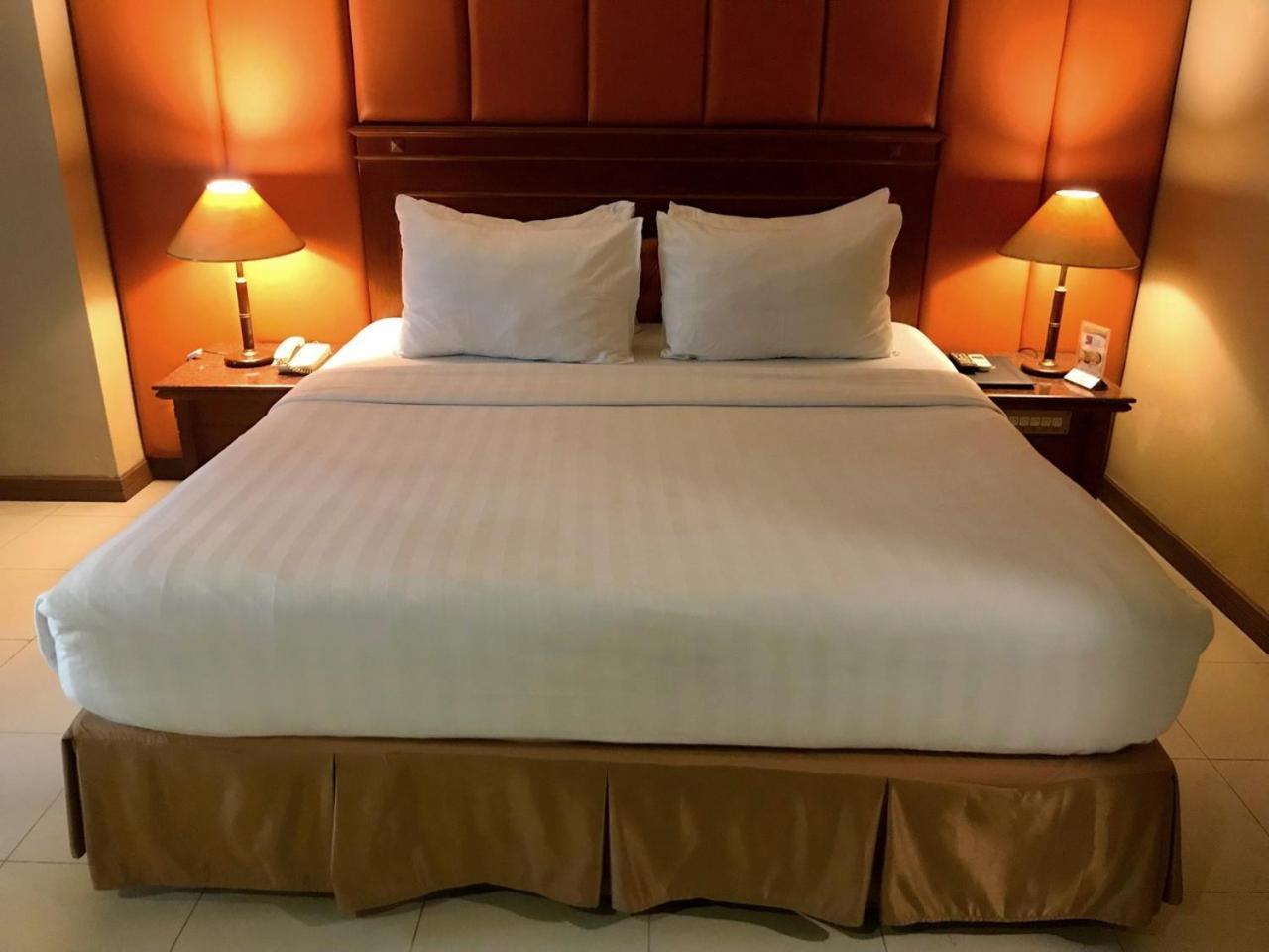Olympic Hotel Jakarta Buitenkant foto